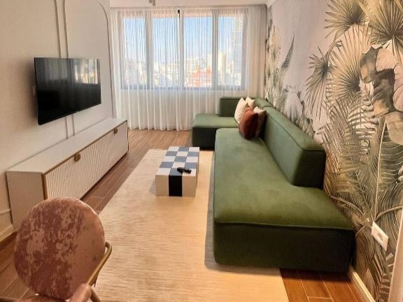 TheGoldenLuxuryDowntown(One)